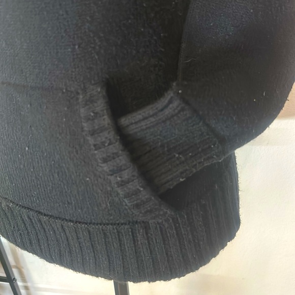 Guess black sweater with front pocket - Picture 7 of 8